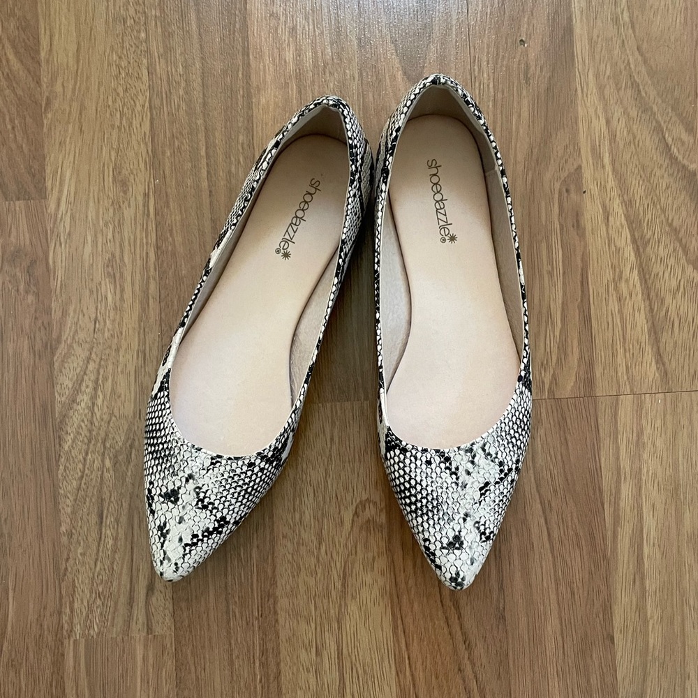 NWOT | Snakeskin pattern flats